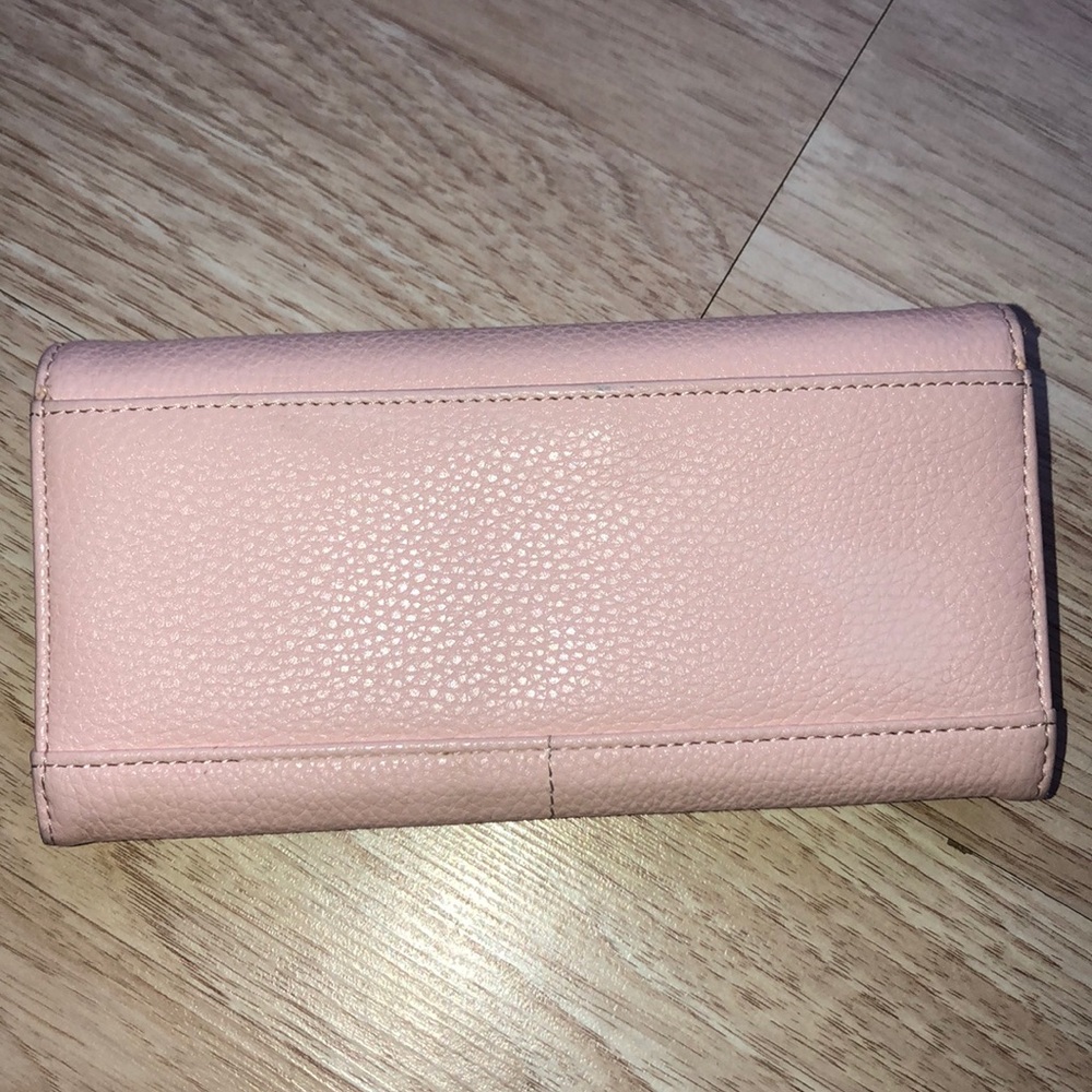 Guess🌸👛 - Picture 5 of 5